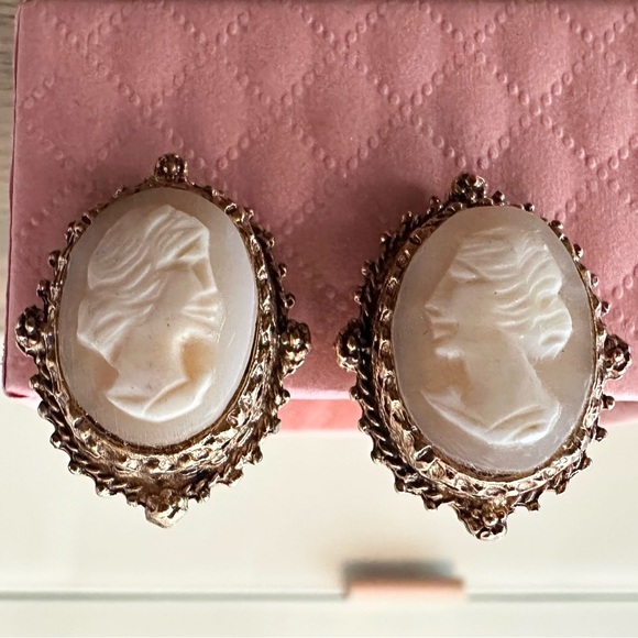 Vintage Clip on Lady Cameo Earrings Oval Genuine Carved  Vintage Carved Cameo Gold Tone Oval Earrings Clip On